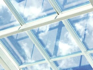 Instalación de techos de vidrio a medida: ¡perfectos para disfrutar del cielo!